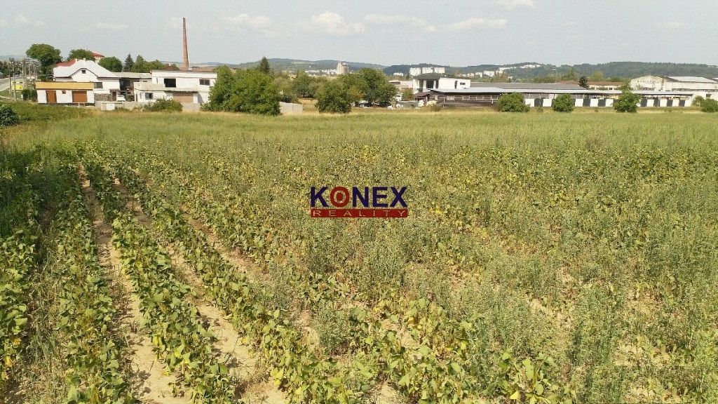 ID:6512
 - rovinatý pozemok sa nachádza v mestskej časti Čem