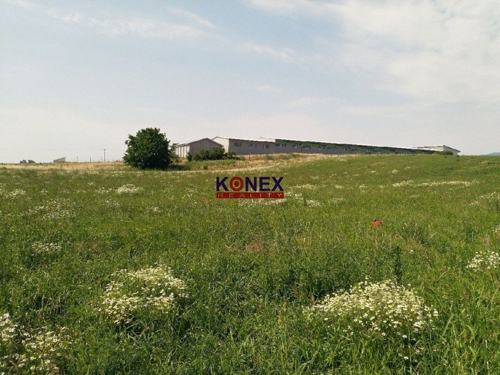 ID:6512
 - rovinatý pozemok sa nachádza v mestskej časti Čem
