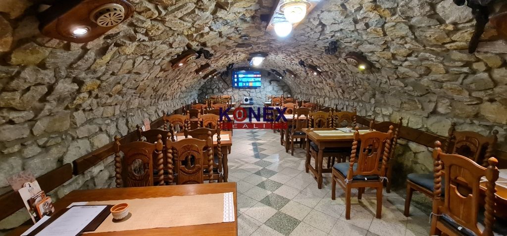 ID:6550
 - nachádza sa na ul. Štefánikovej, - podnikateľský 