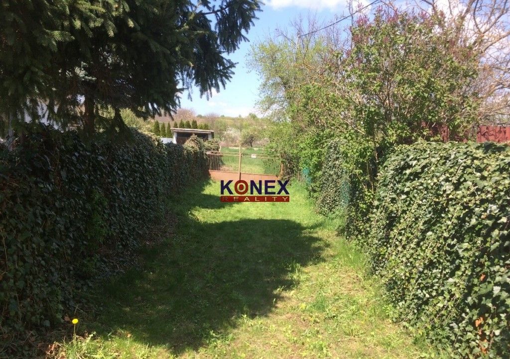 ID:6582
 - obec je vzdialená 15 km od Kráľovského Chlmca, 40