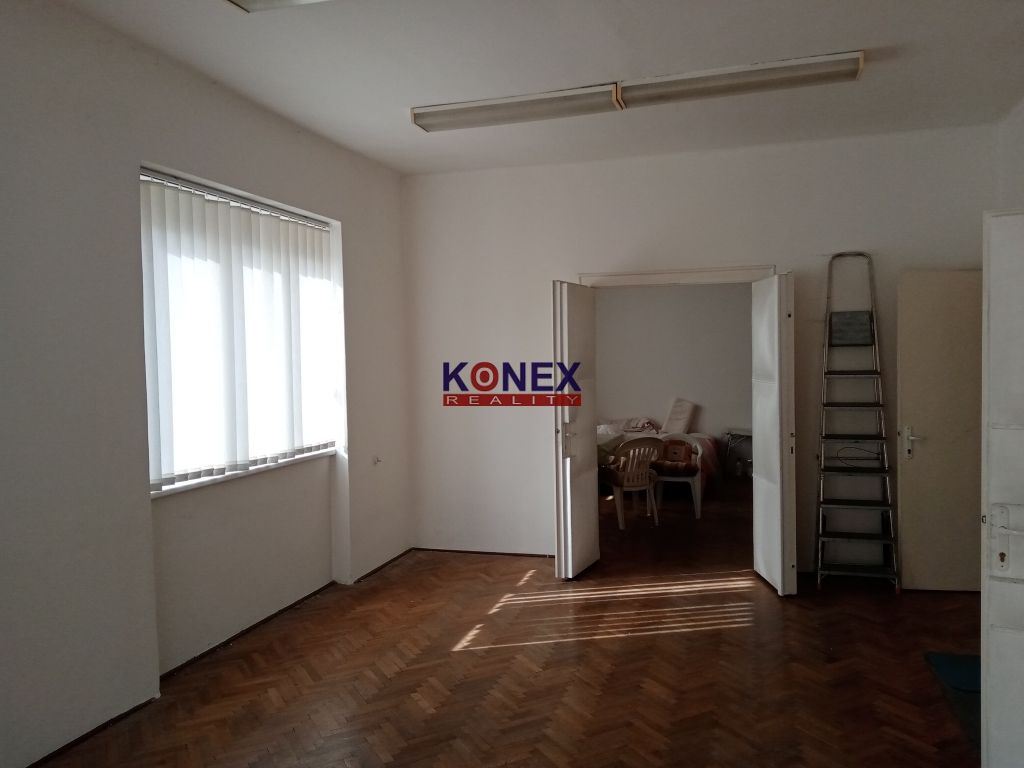 ID:6647
 - priestory sa nachádzajú vo výbornej lokalite, pri