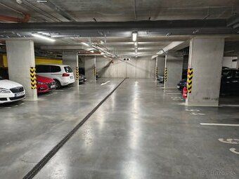 Ponúkam na predaj vlastné, nadštandardne veľké parkovacie st