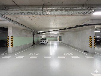 Ponúkam na predaj vlastné, nadštandardne veľké parkovacie st