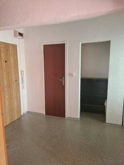 Predám 2i byt o výmere 68 m2 na vyvýšenom prízemí na ulici R