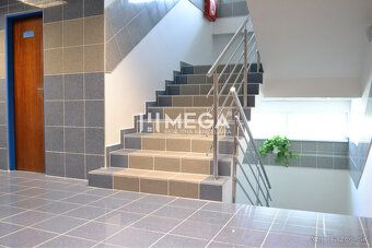 3D: https://my.matterport.com/show/?m=JUtncwVbZ5E
MEGA reali