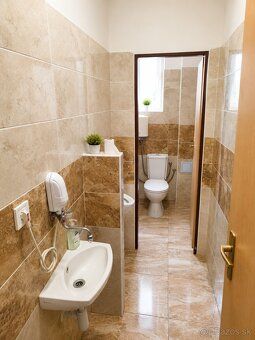 Kancelárie & Sklad 90 m² v oplotenom areáli s 24/7 prístupom