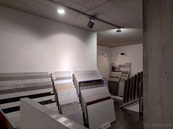 dám do prenájmu obchodné priestory na Priemyselnej ulici,
- 