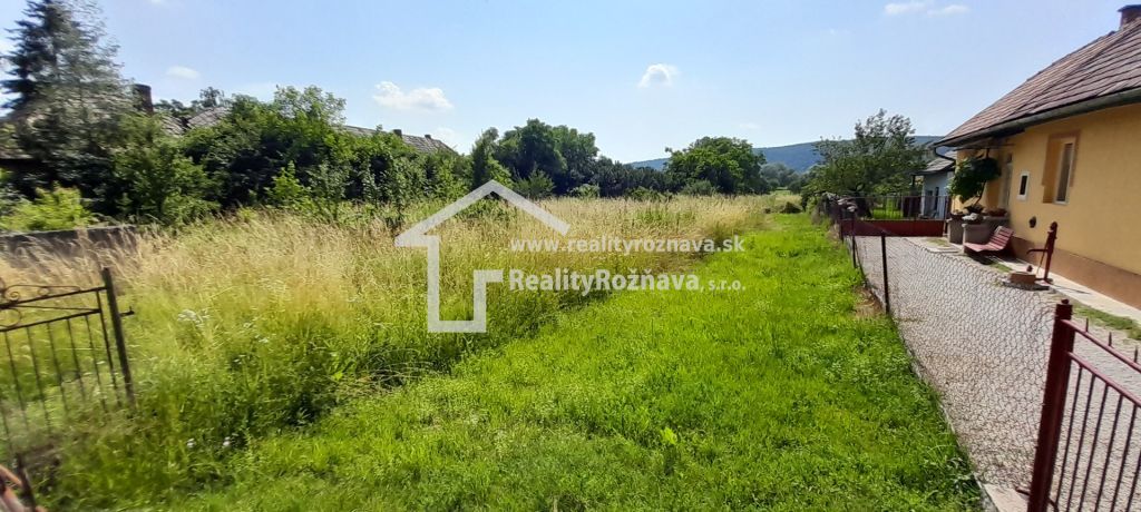 Ponúkame Vám na predaj pozemky. Plocha: pozemku 7851m2. Rovi