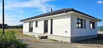Ponúkame na predaj moderný murovaný rodinný dom typu bungalo