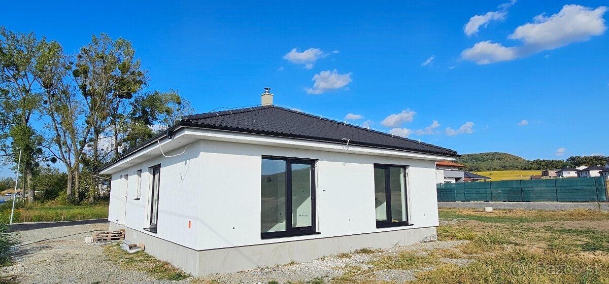 Ponúkame na predaj moderný murovaný rodinný dom typu bungalo
