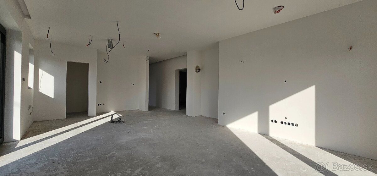 Ponúkame na predaj moderný murovaný rodinný dom typu bungalo