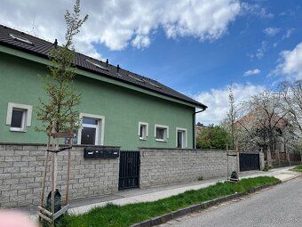 Ponúkam na prenájom priestranný, svetlý a kompletne vybavený