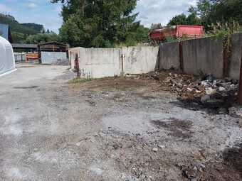 Ponúkam pozemok na parkovanie, skladovanie (štrky, drevo, UN