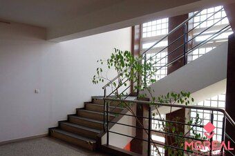 Ponúkame Vám na prenájom samostatný kancelársky celok (3 kan