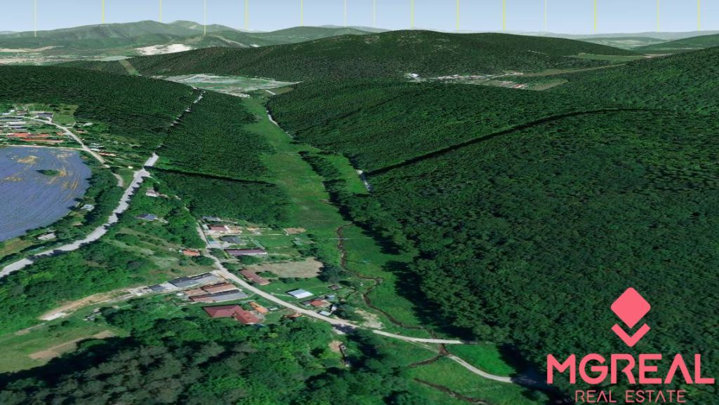 Ponúkame Vám na pozemok v zastavanom území obce Veľké Uherce