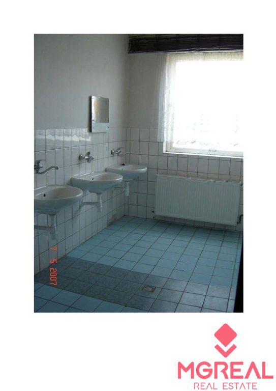 Ponúkame Vám na prenájom obchodno - skladové priestory v Pie