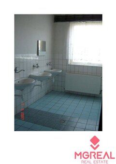 Ponúkame Vám na prenájom obchodno - skladové priestory v Pie