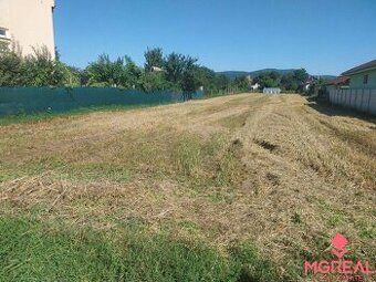 Ponúkame Vám na predaj pozemok, ktorý sa nachádza v obci Čak