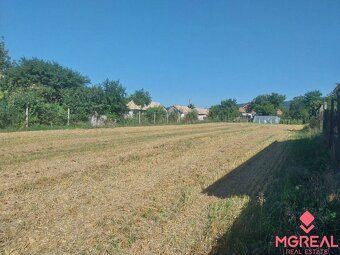 Ponúkame Vám na predaj pozemok, ktorý sa nachádza v obci Čak