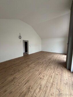 DIAMOND HOME s.r.o ponúka Vám na predaj 5 izbový rekreačný d