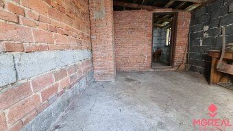 Ponúkame Vám  na predaj starší rodinný dom (nutná rekonštruk