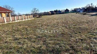 Ponúkame Vám na predaj pekný slnečný mierne svahovitý pozemo