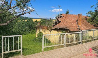 Ponúkame Vám na predaj pekný slnečný mierne svahovitý pozemo