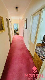 Ponúkame na predaj priestranný 5-izbový rodinný dom nachádza
