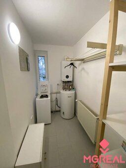 Nadštandarný 3-izbový byt s balkónom, záhradkou a parkovaním