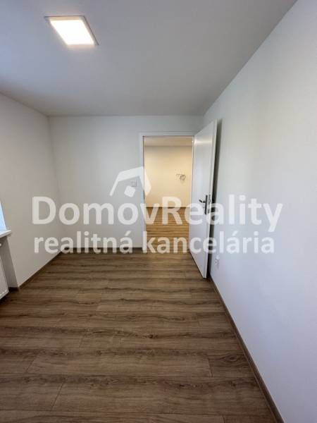 Ponúkame na predaj tento vešmi pekný 1 izbový byt po komplet