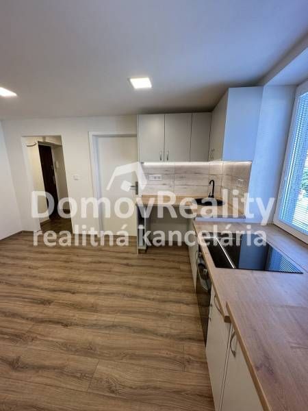 Ponúkame na predaj tento vešmi pekný 1 izbový byt po komplet
