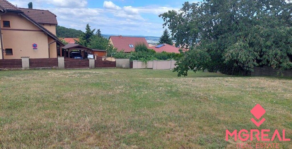 Ponúkame Vám na predaj stavebný pozemok v Nitre na Zobore. P