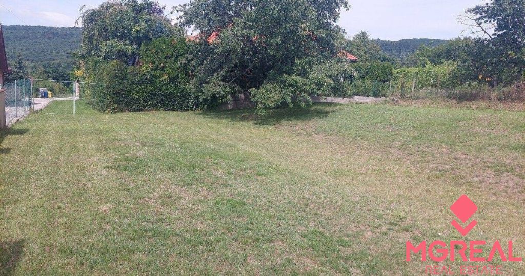 Ponúkame Vám na predaj stavebný pozemok v Nitre na Zobore. P