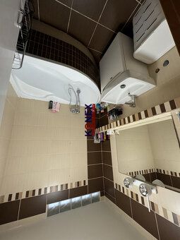 ID:9002
Ponúkame na predaj kompletne rekonštruovaný 4-izbový