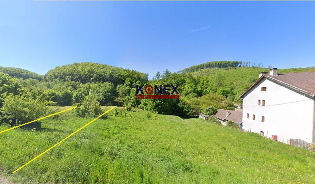ID:9021
Ponúkame Vám na predaj pozemok v obci Zlatá Baňa:
 -