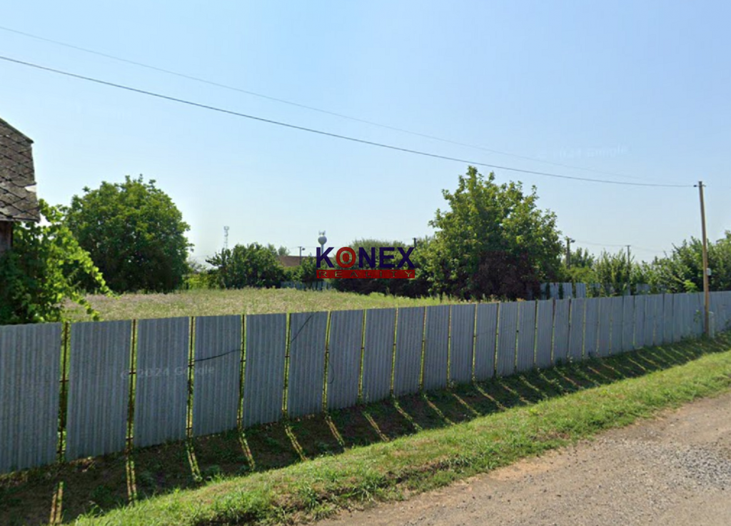 ID:9096
Ponúkame na predaj pozemok v obci Ruská:
 - obec je 