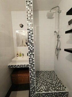 VMREALTY offers for rent a fully renovated and furnished one-bedroom apartment in the popular district of Košúty 1