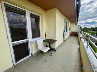 Ponúkame na predaj nadštandardný 2-izbový byt s terasou v ti