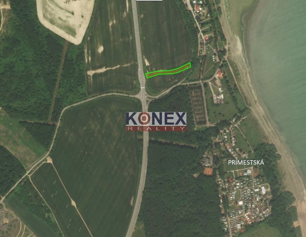 ID:9788
Ponúkame na predaj pozemok na Zemplínskej šírave:
 -