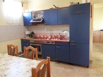 Popis ponúkanej nehnuteľnosti: Ponúkame na predaj rodinný do