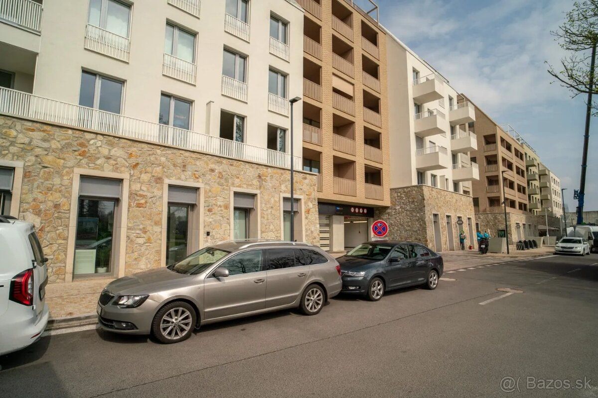 Ponúkame na prenájom garážové parkovacie státie v atraktívne