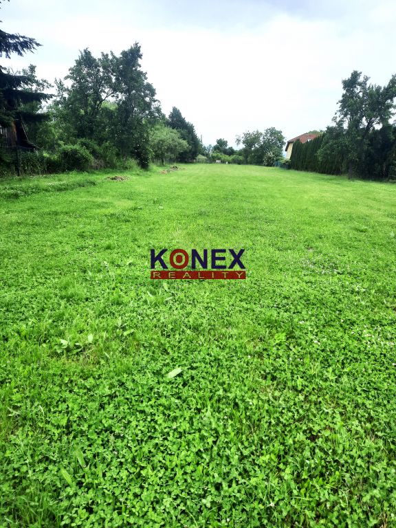 ID:2671
Ponúkame na predaj priestranný slnečný pozemok v Krá