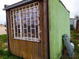 - drevenné, laminátové a pod. - zachovalé, v dobrom stave