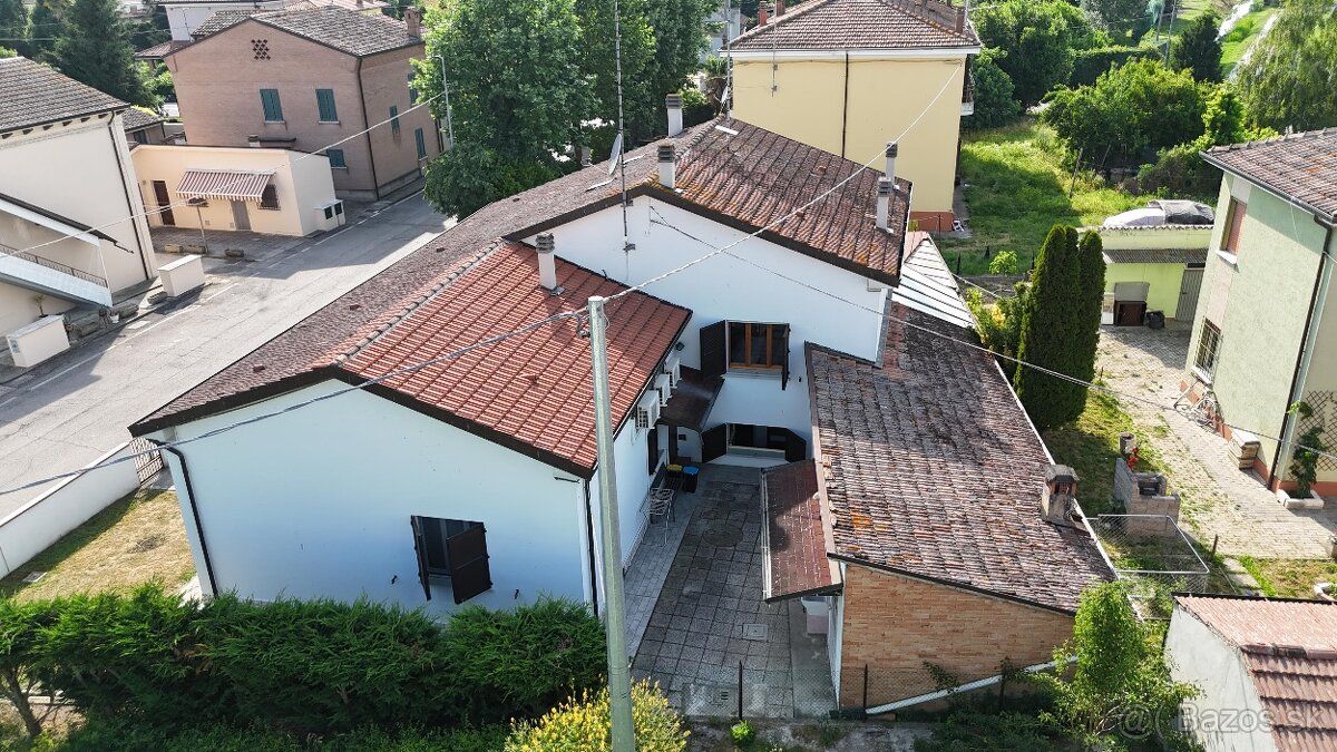 🏡 Na predaj - dva samostatné rodinné domy na jednom pozemku
