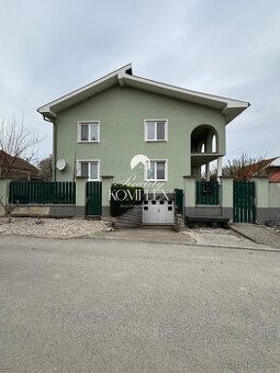 🏡 Na predaj - dva samostatné rodinné domy na jednom pozemku
