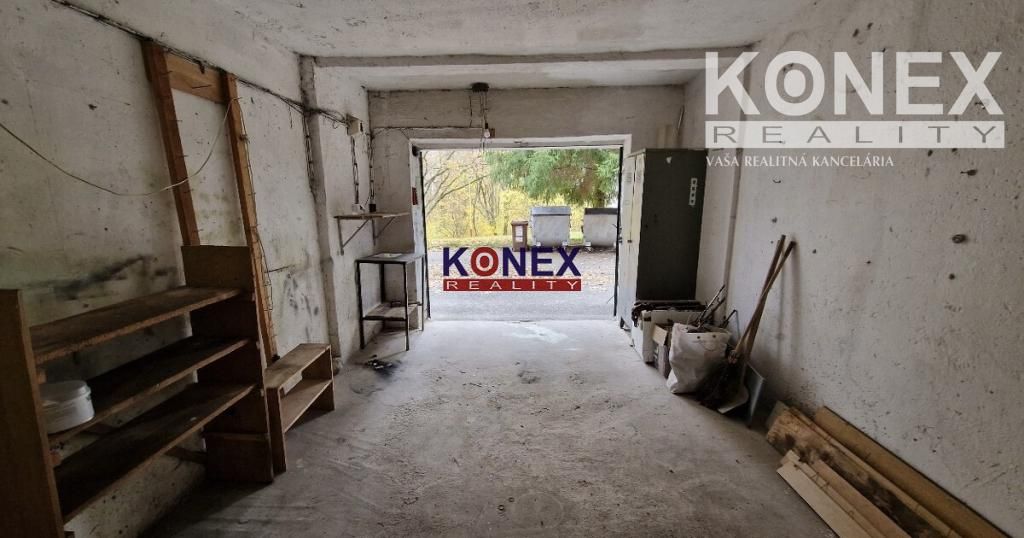 ID:3149
Ponúkame na predaj garáž v Medzilaborciach:
 - nachá