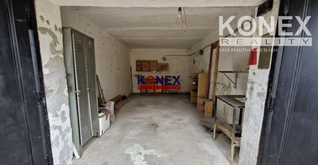 ID:3149
Ponúkame na predaj garáž v Medzilaborciach:
 - nachá