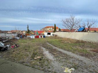 Nabízíme k pronájmu halu s pozemkem nacházející se v okrese