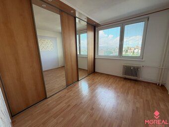 Ponúkame Vám na predaj 3 izbový byt s dvomi balkónmi v meste