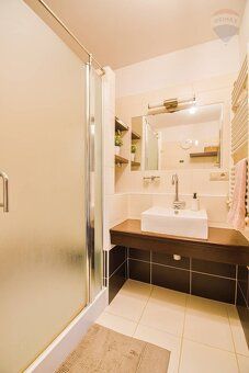 RE/MAX ATTRACTIVE Real Estate Agency offers for sale a spacious and modern 3-room apartment with a private garden…